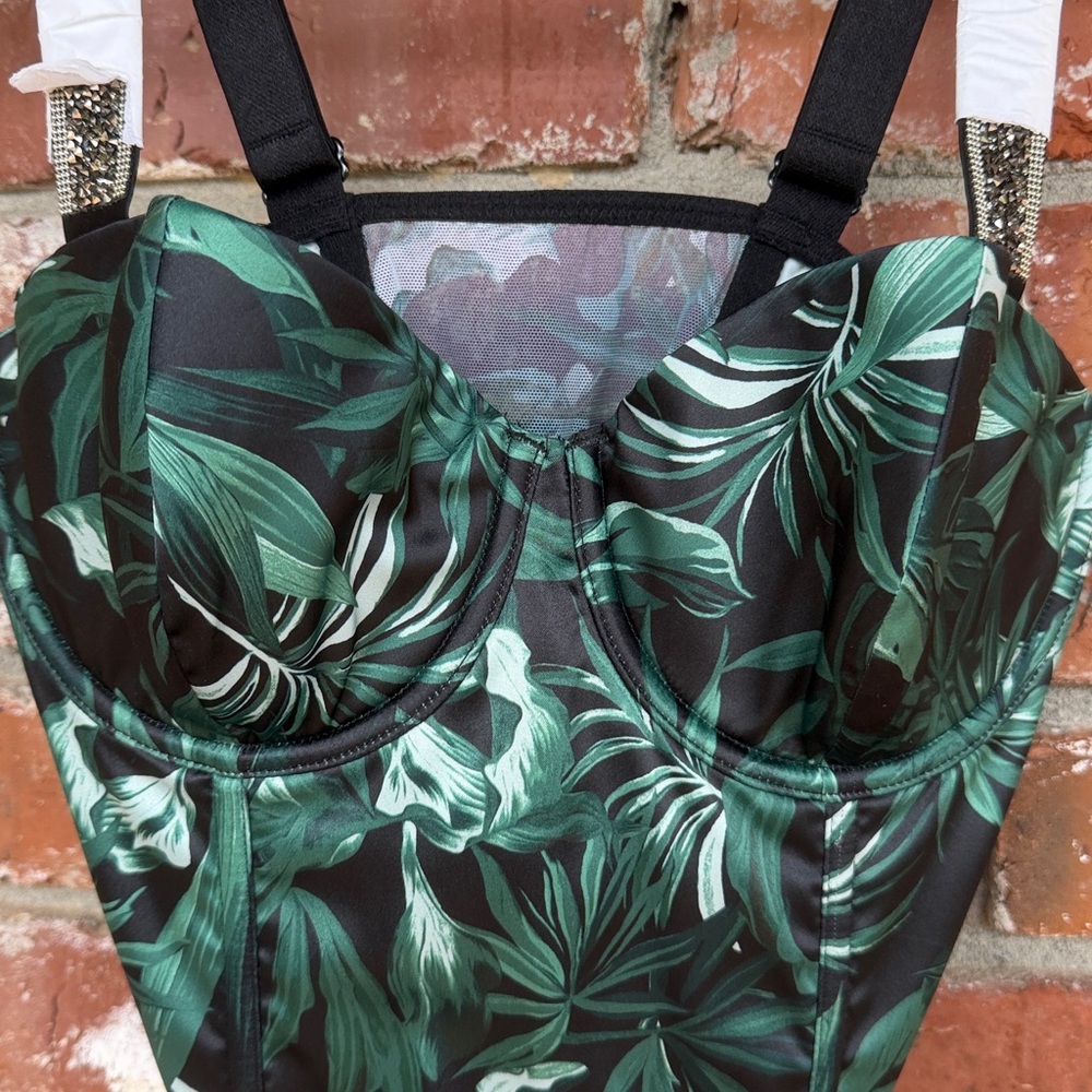 Victoria Secret Tropical Leaf Print Bustier Top size 32D and 34 DD available - Picture 2 of 10